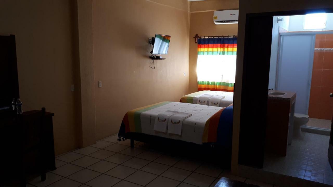Hotel Alebrijes San Pedro Pochutla Kültér fotó