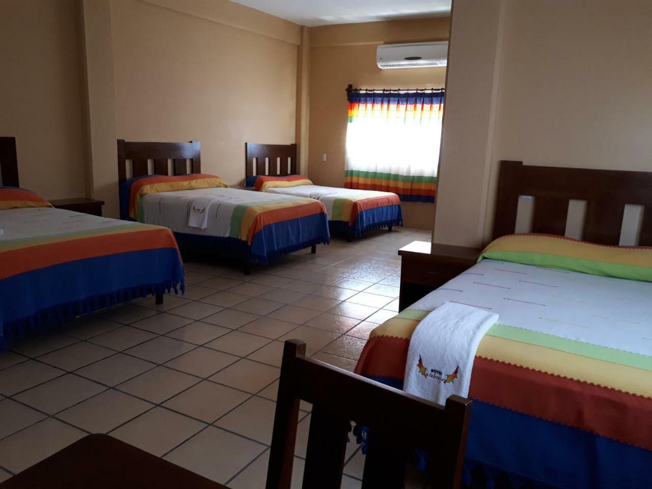 Hotel Alebrijes San Pedro Pochutla Kültér fotó