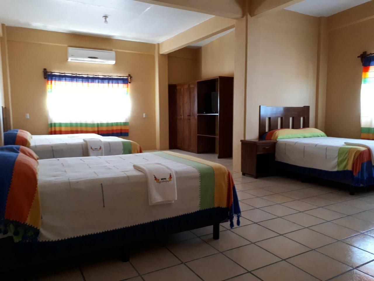 Hotel Alebrijes San Pedro Pochutla Kültér fotó