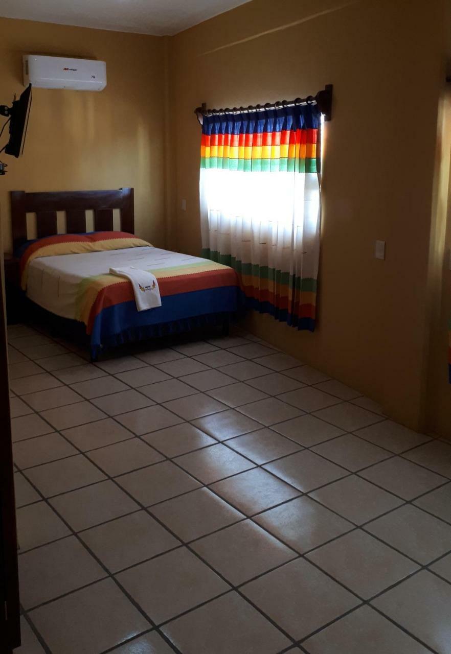 Hotel Alebrijes San Pedro Pochutla Kültér fotó