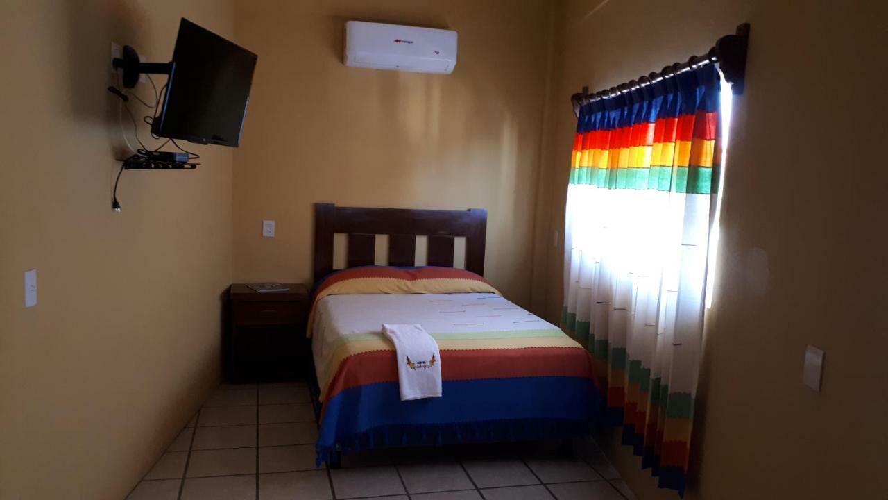 Hotel Alebrijes San Pedro Pochutla Kültér fotó